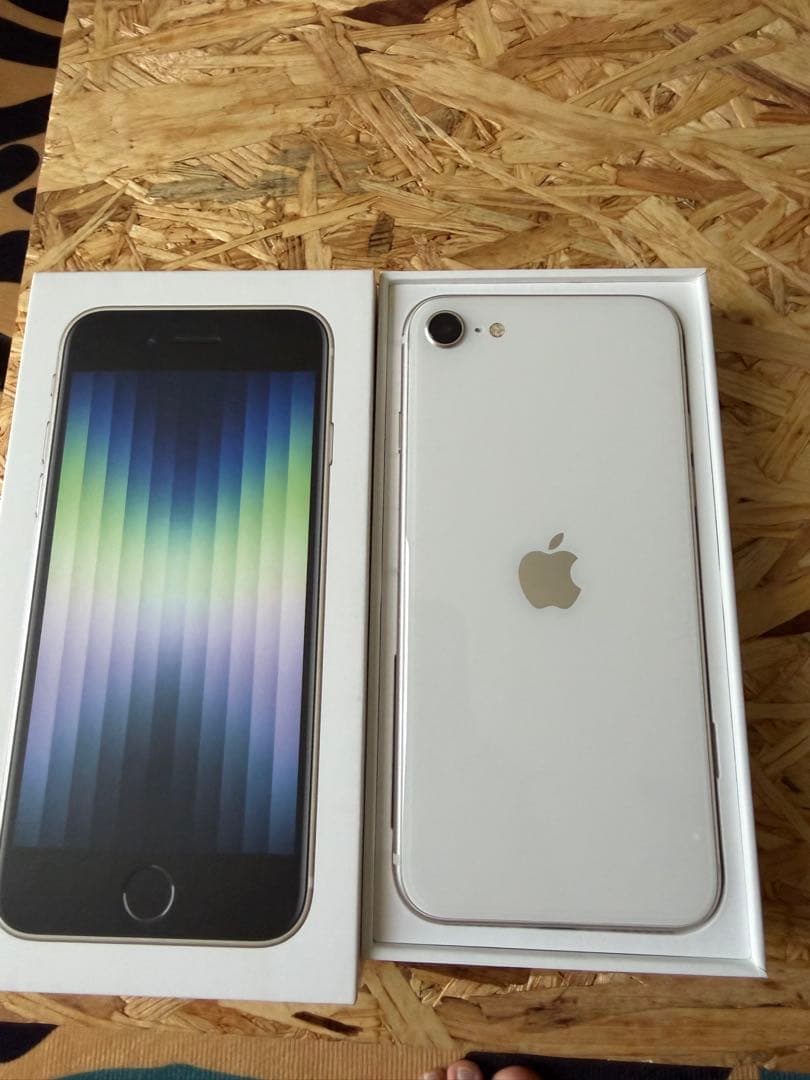 iPhone SE 第3世代 スターライト 64GB SIMフリー