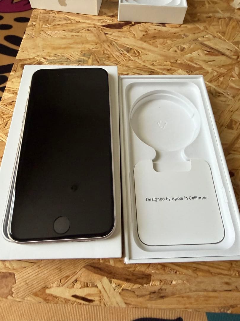 iPhone SE 第3世代 スターライト 64GB SIMフリー