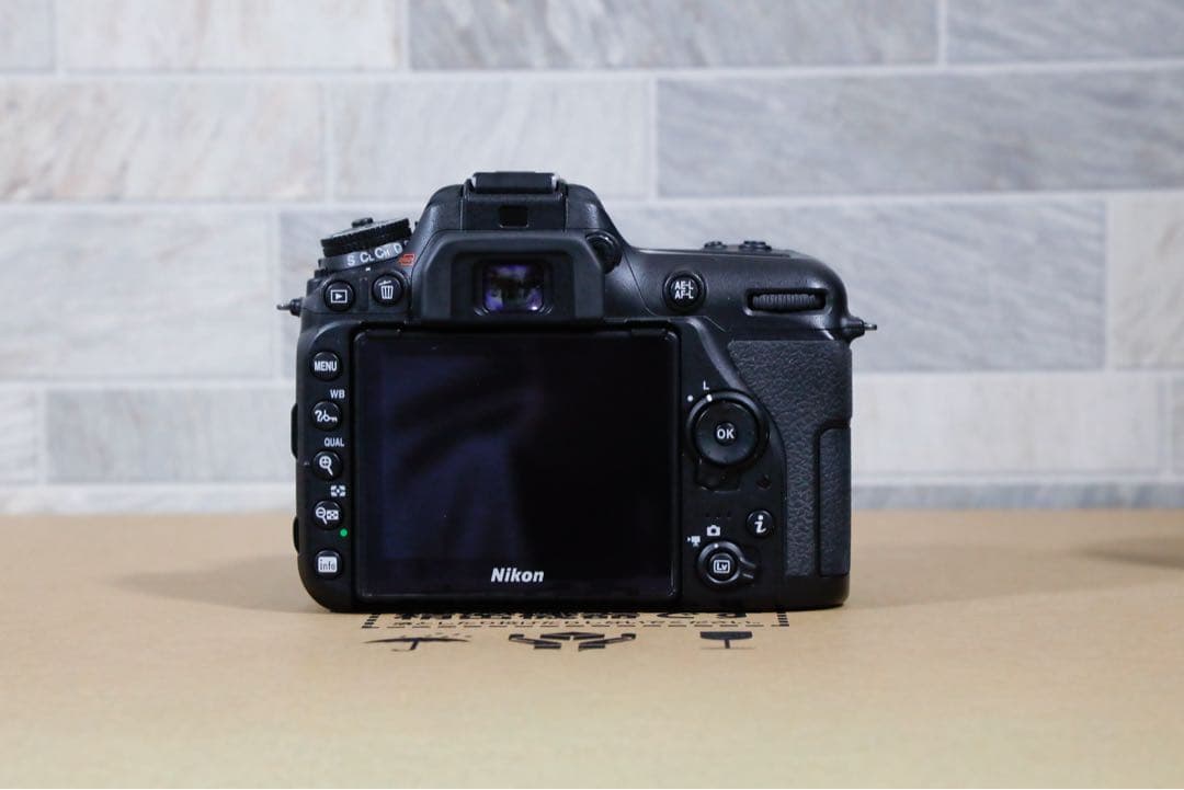 【美品】Nikon D7500 18-140VR レンズキット　元箱付き