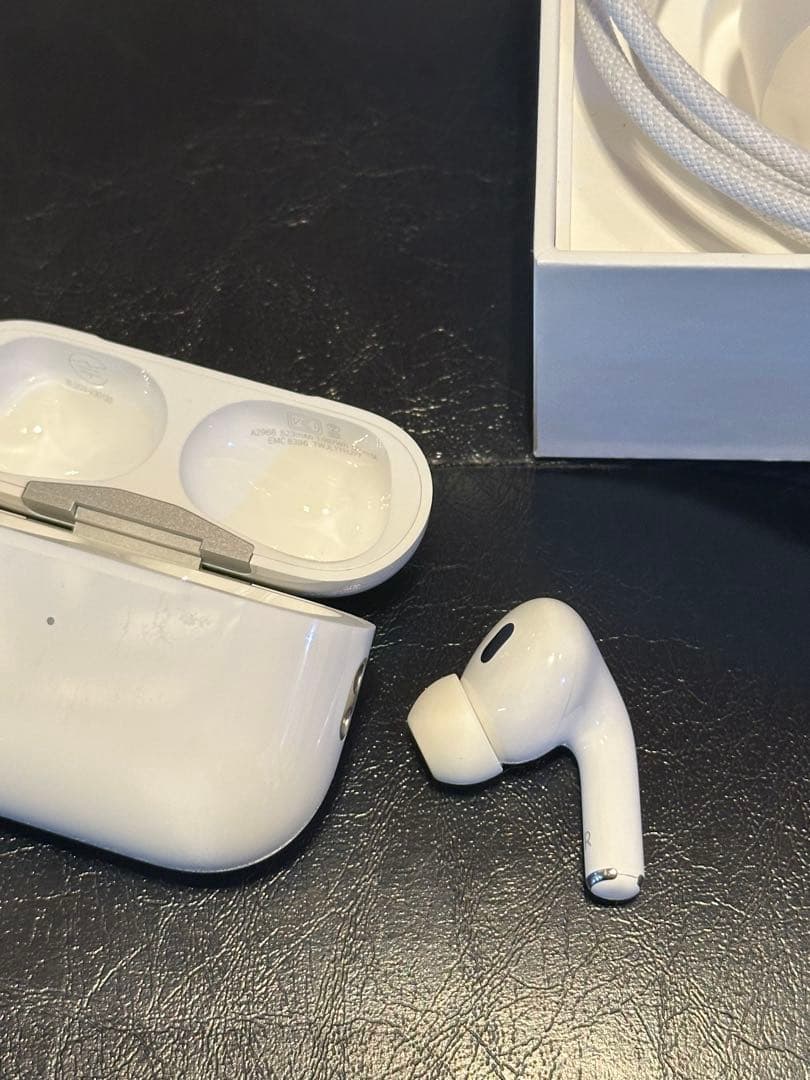 AirPods Pro 第2世代 2023 USB-C 右耳のみ ケーブル付