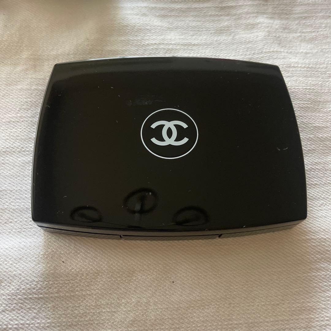 CHANEL VITALUMIÈRE COMPACT DOUCEUR 40