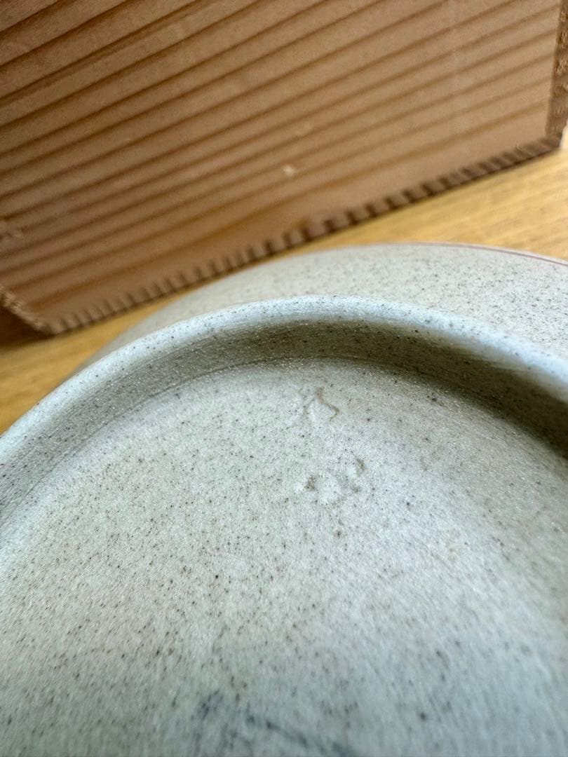 679九谷焼　九谷右園　金彩赤絵　茶碗　茶盌　共箱　栞