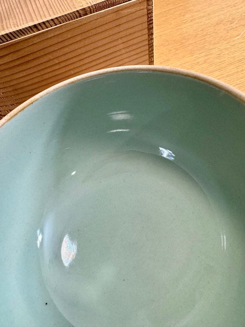 679九谷焼　九谷右園　金彩赤絵　茶碗　茶盌　共箱　栞