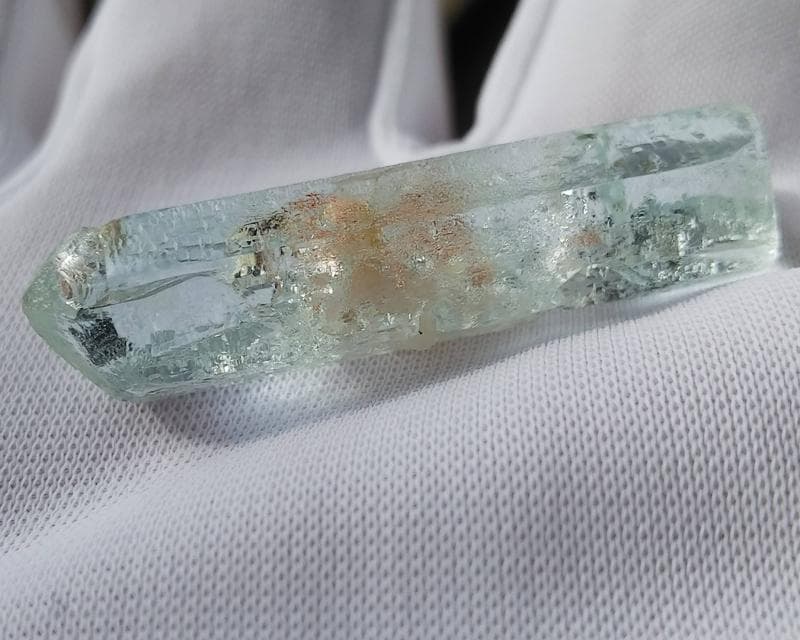 525 ガーネット内包 アクアマリン 結晶 原石 ブラジル産