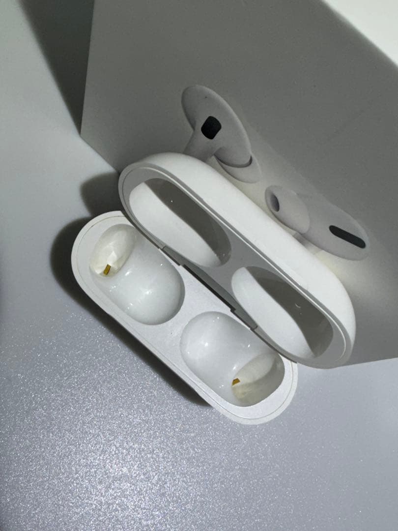 Mukhamad Azi 外箱・付属品有★AirPods PRO 第一世代