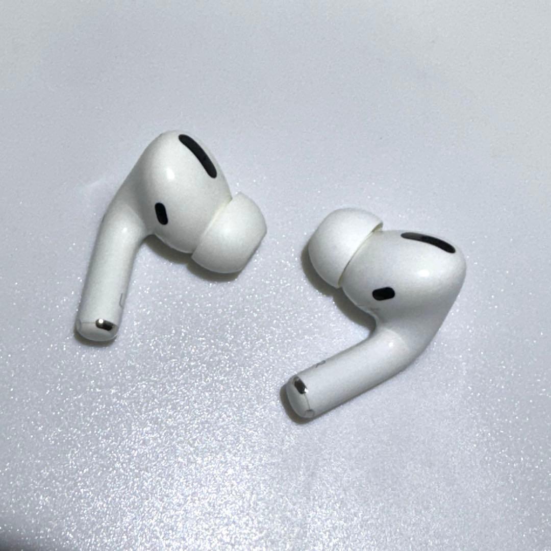 Mukhamad Azi 外箱・付属品有★AirPods PRO 第一世代