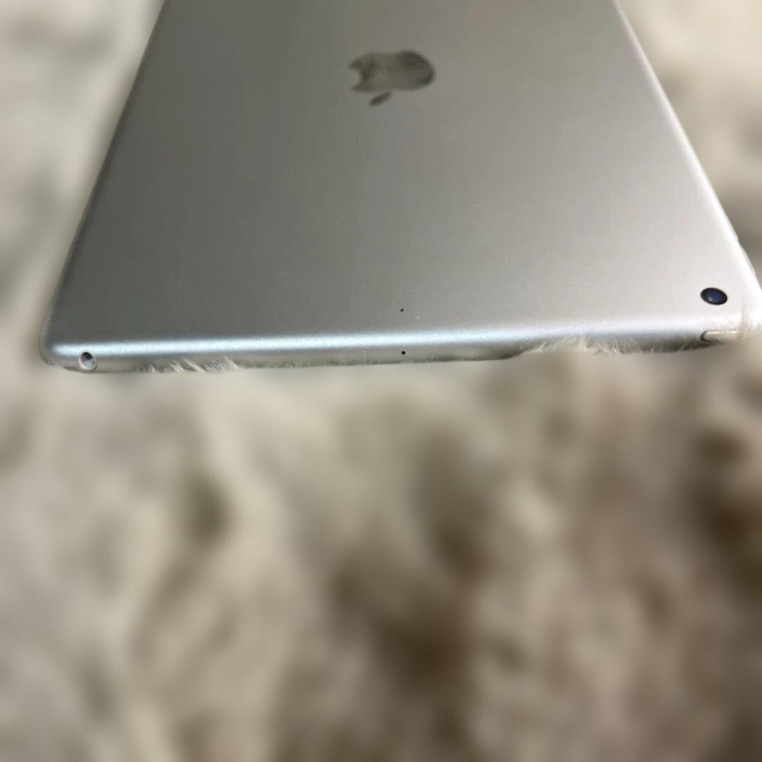 Apple iPad (第８世代) Wi-Fi 32GB シルバー中古