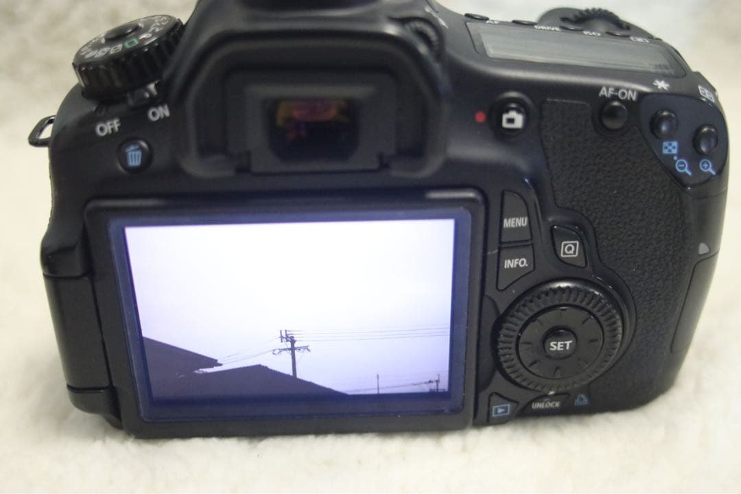 完動品　Canon EOS 60D デジタル一眼レフカメラ