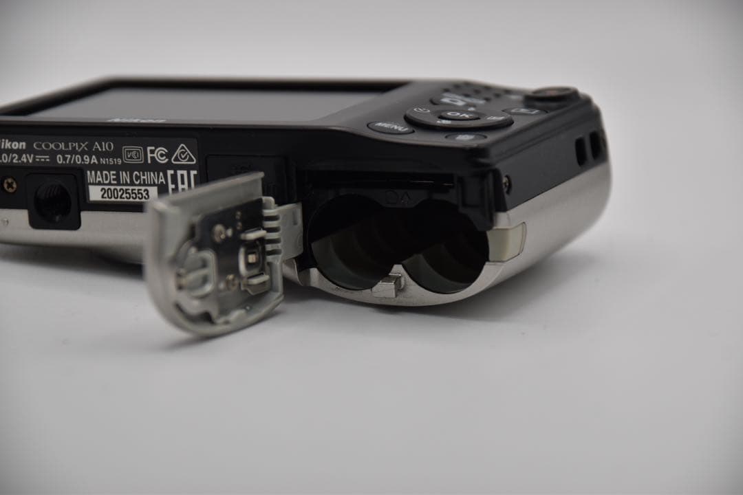 【人気機種・美品】Nikon COOLPIX A10 デジタルカメラ 単三電池