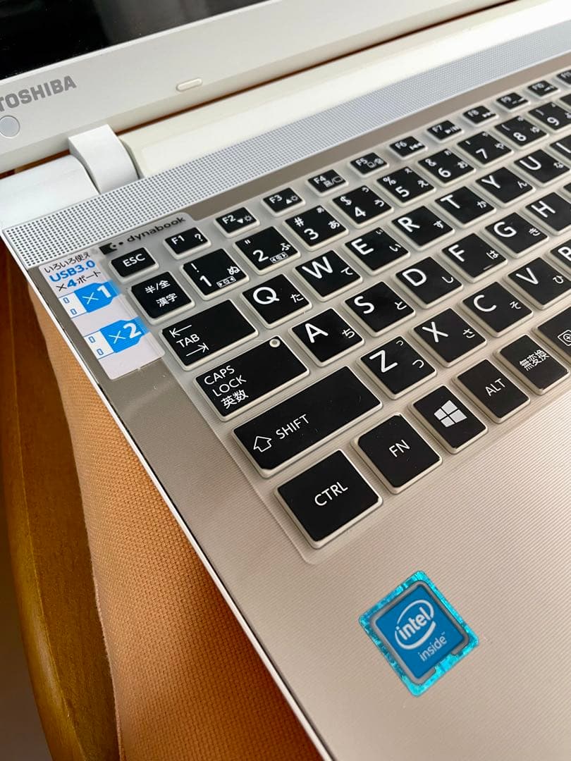 東芝 ダイナブック ノートパソコン PC ゴールド