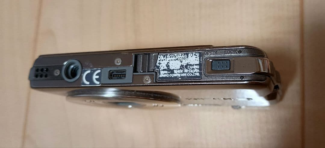 CASIO EXILIM EX-S10 デジカメ シルバー 一部破損有　ケース付