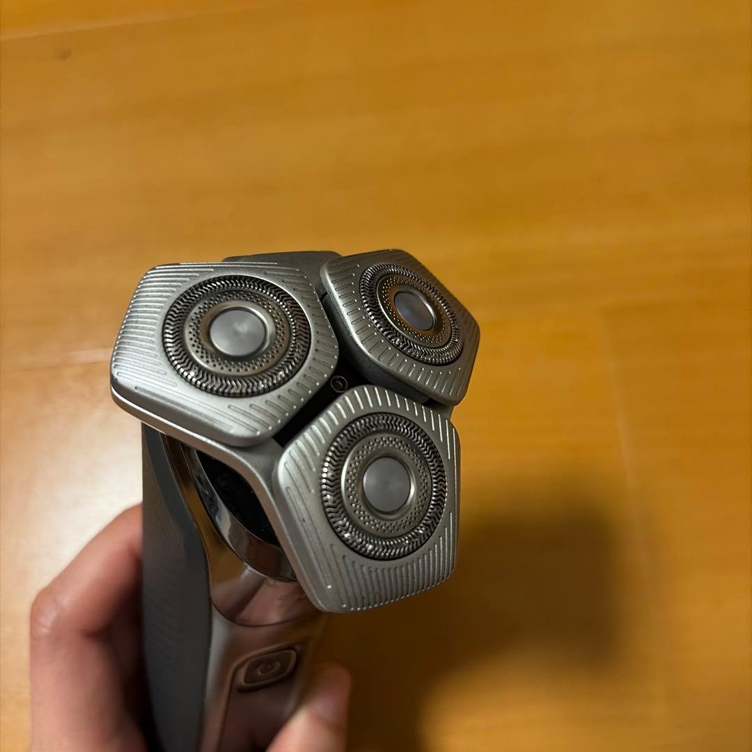 Philips 9000 Series 電気シェーバー　洗浄液付き