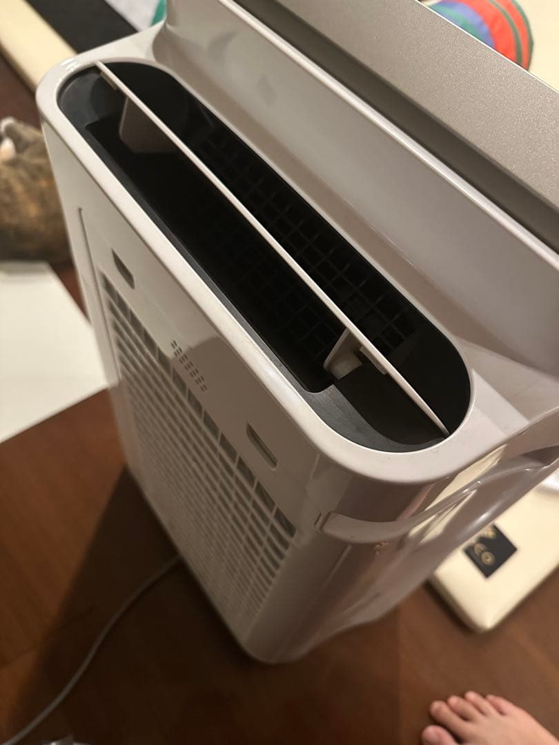 シャープ空気清浄機kc-f70-w