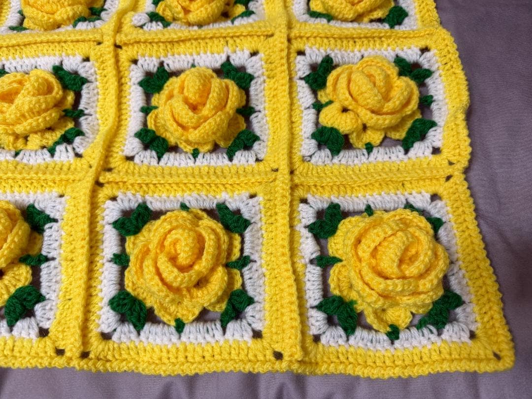 バラのグラニー スクエア ブランケット イエロー 編み物 ハンドメイド フラワー