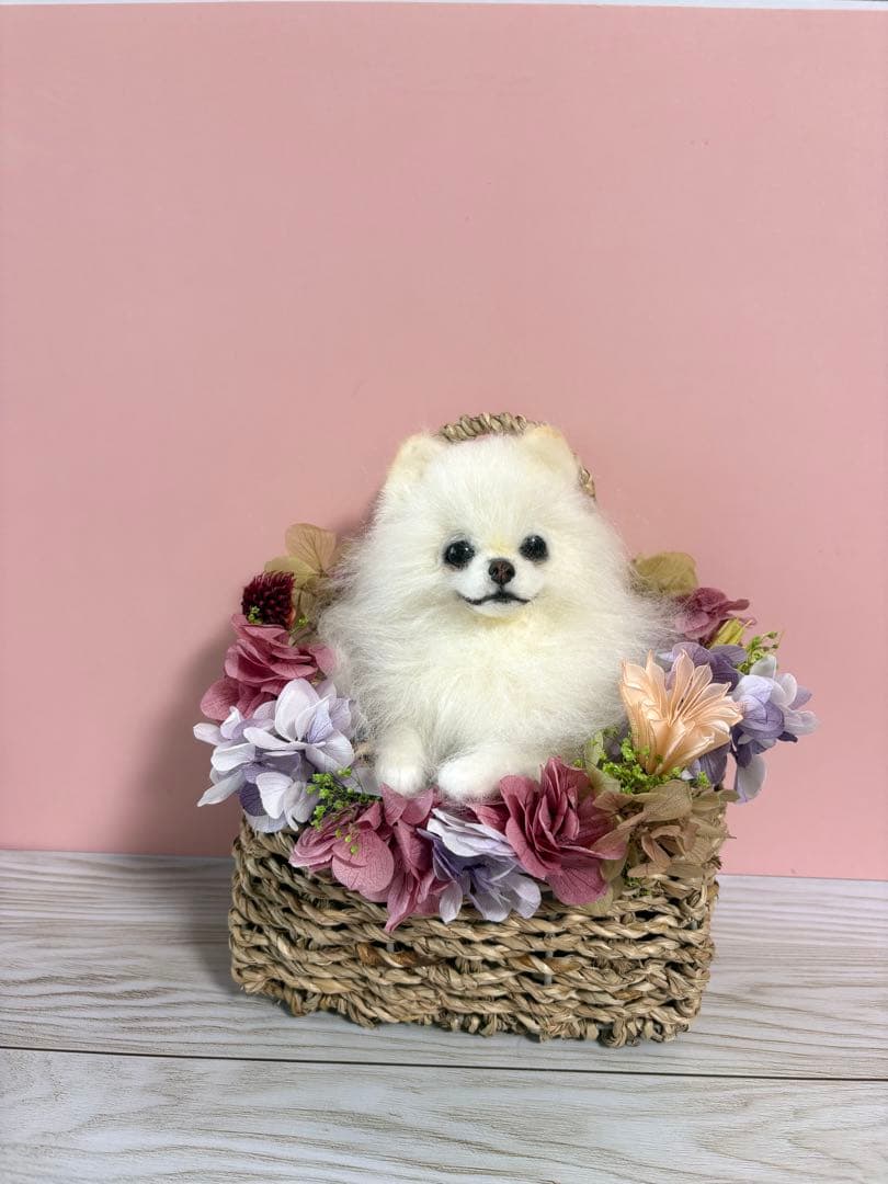 羊毛フェルト　羊毛犬　ポメラニアンのフラワーバスケット no.52