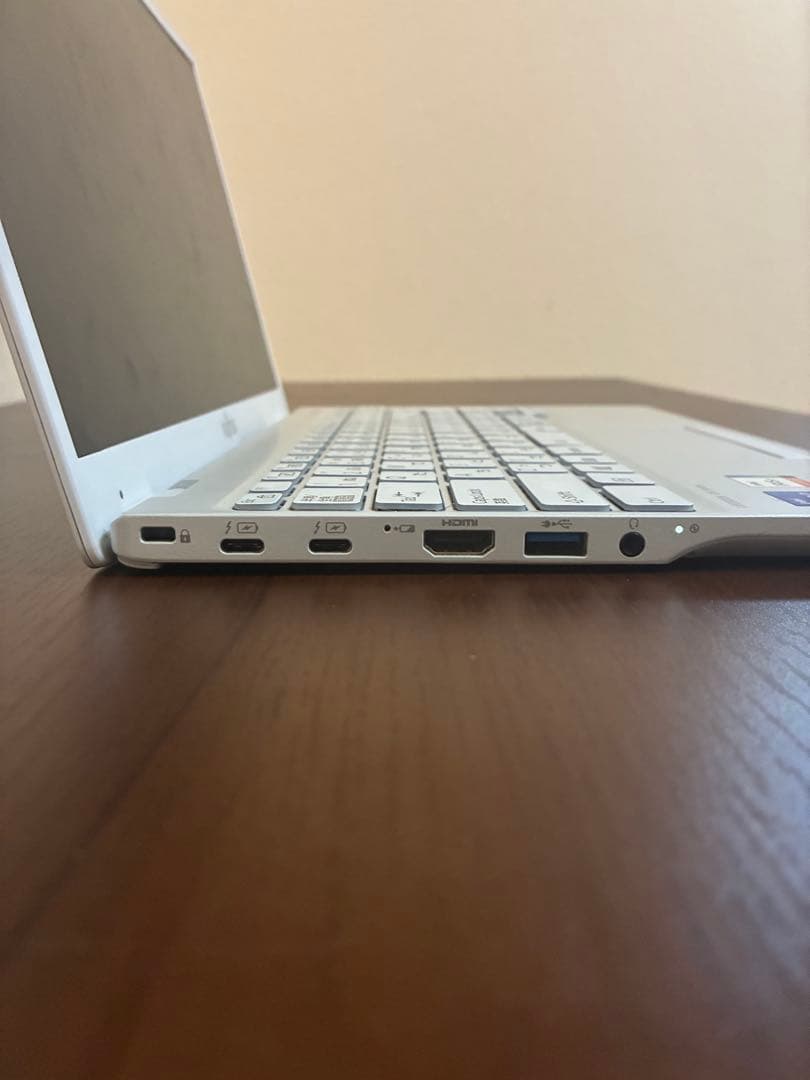 富士通 LIFEBOOK UH Series ノートPC