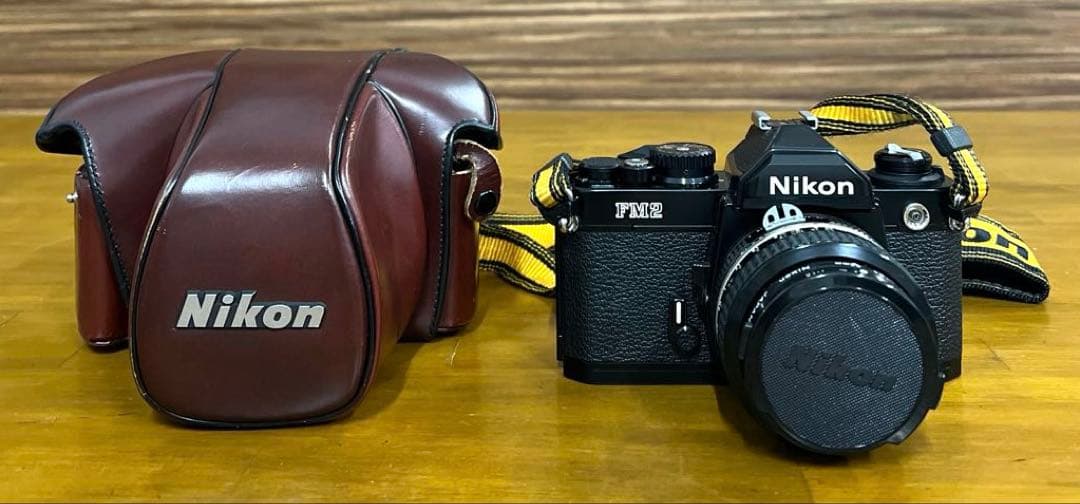 極上品　ニコン　FM2　一眼レフフィルムカメラ　レンズフィルターキャップケース付