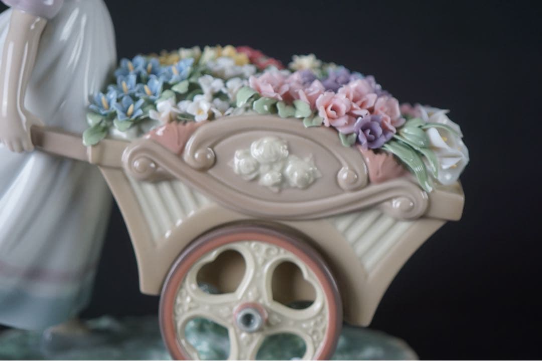 美品 Lladro リヤドロ 可愛いお花屋さん 6521 フィギュリン