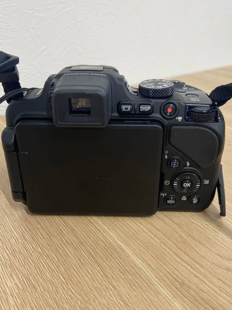 Nikon COOLPIX P600 本体と付属品