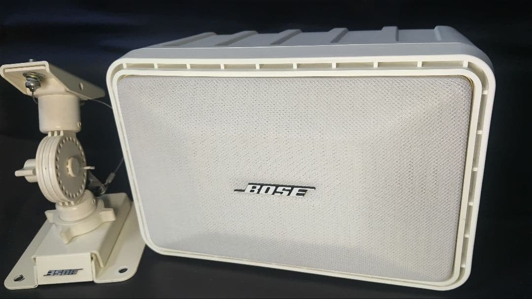 Bose101mmw2台セット（純正ブラケットCW-30W付き）です。