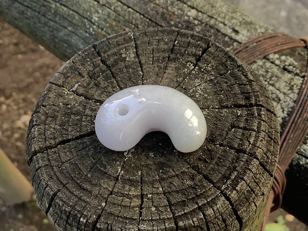✳小滝産　高品質*特大プレミア　糸魚川翡翠勾玉　鑑別書付　高価逸品お値引きあり‼️