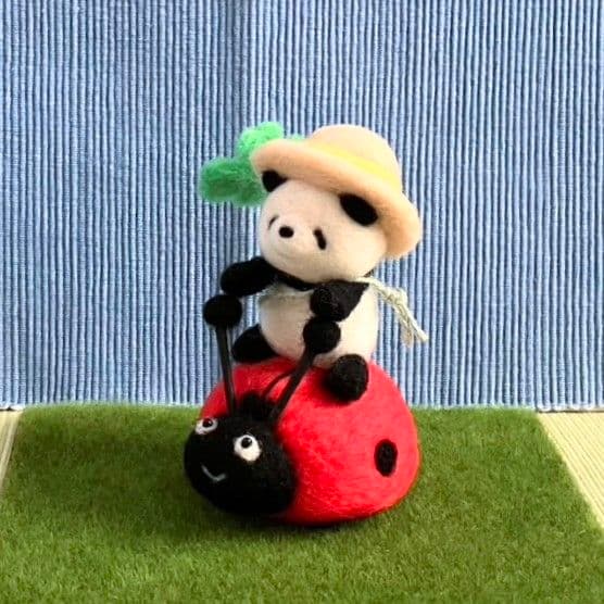 yano-kun 羊毛フェルト 作品 お月見パンダんご