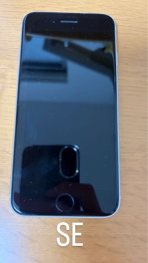 iPhone 7 ブラック　　iPhone SE ホワイトセット
