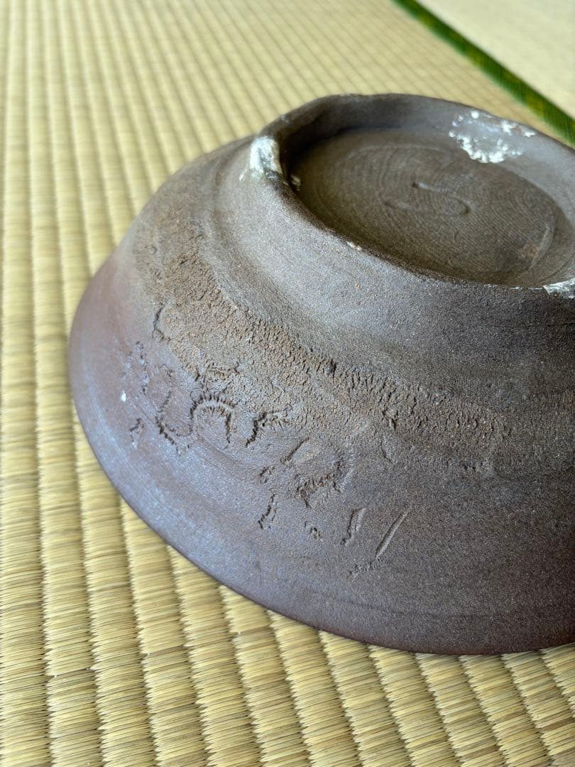 國吉清尚 陶器製ブラウンボウル 彫刻模様