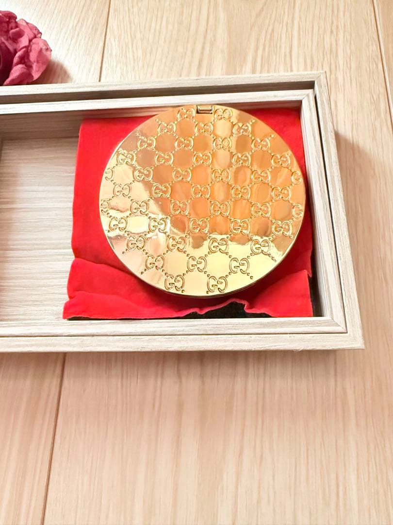GUCCI ゴールドロゴ コンパクトミラー