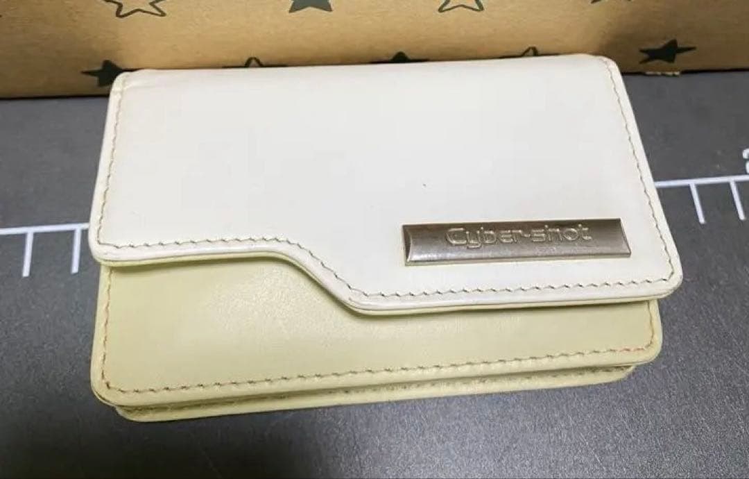 SONY Cyber-shot DSC-T70 本体とケース