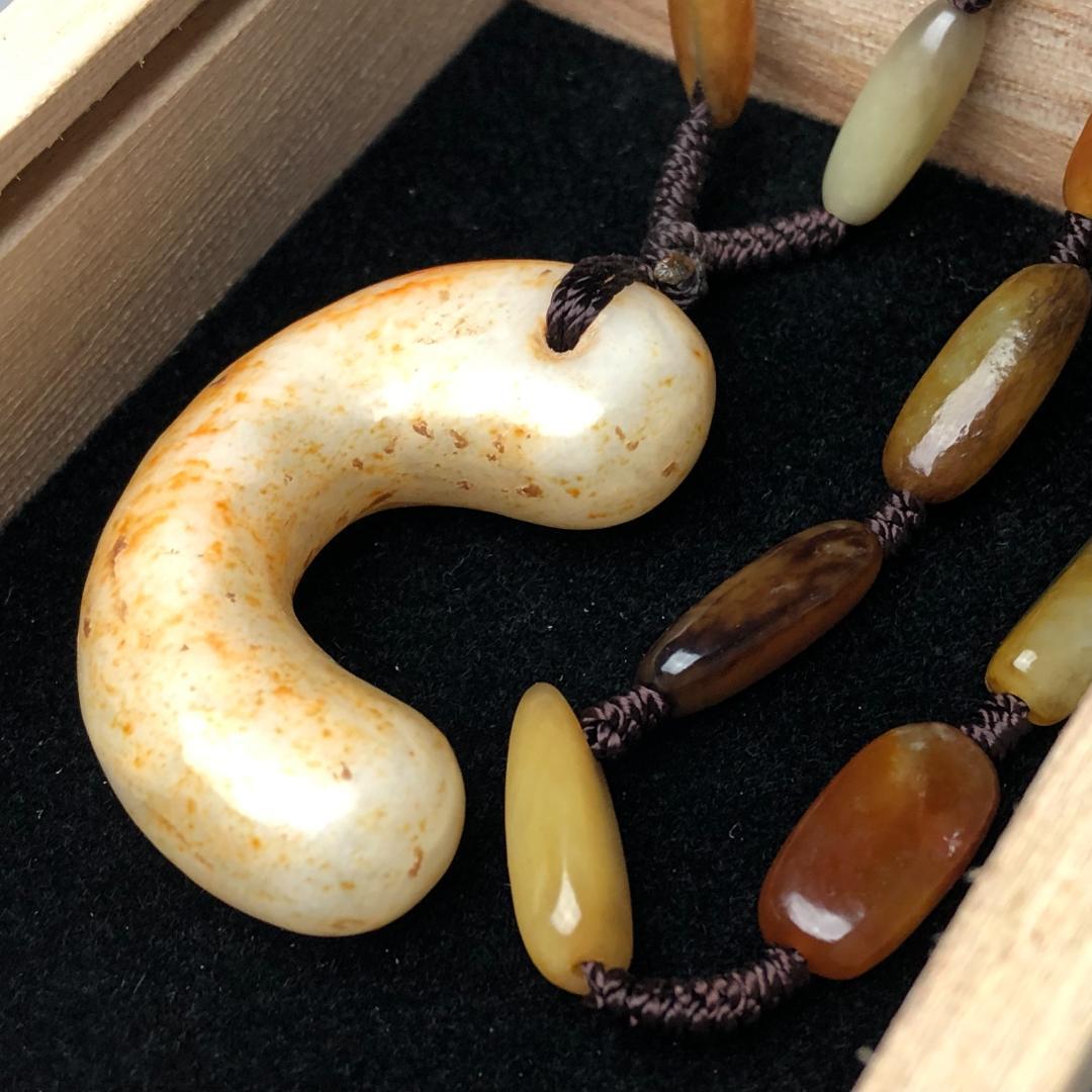 玉製・勾玉・土偶・石器 ペンダント　重さ約37ｇ　共箱