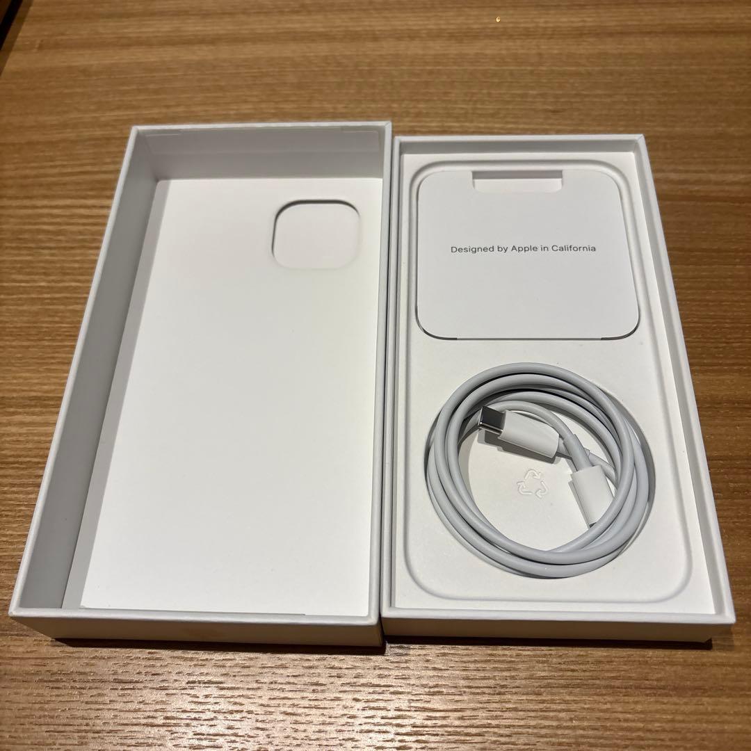 Apple iPhone 13 本体 本革手帳型ケース付き
