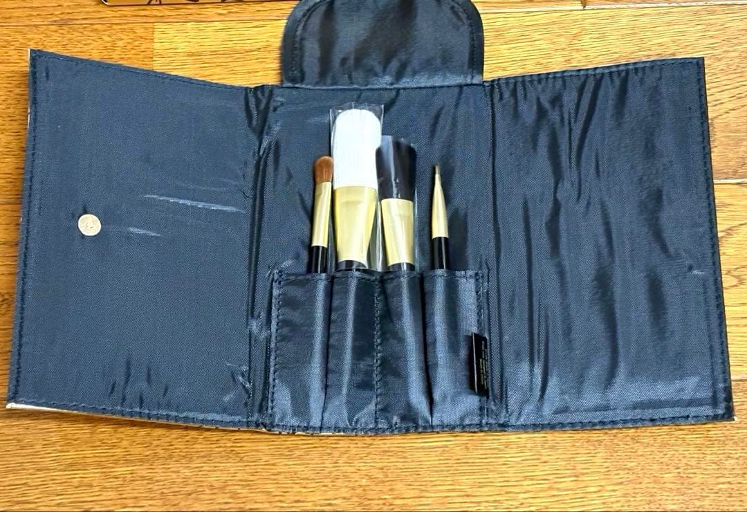【新品未使用】ピカシュウ shu uemura Pokémonメイクブラシセット