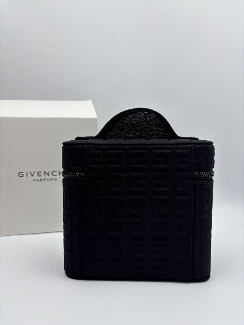 GIVENCHY ジバンシィ　ノベルティ　ポーチ黒