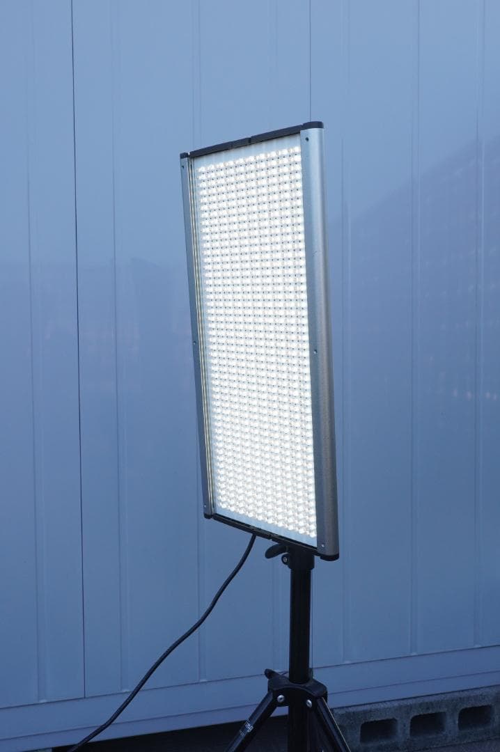 NEEWER LEDライト 調光機能付き NL960 スタンド無し バック付き2