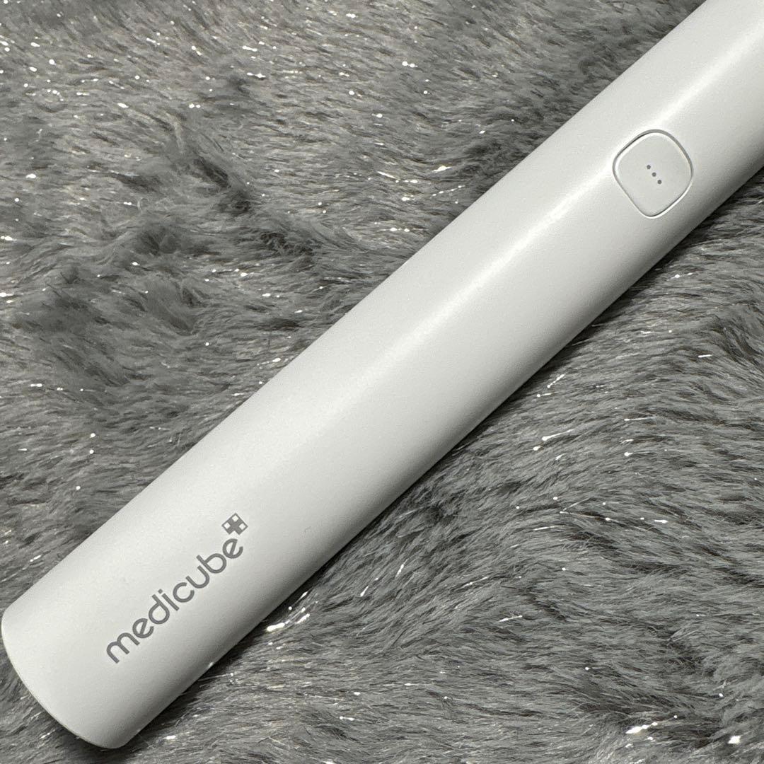 medicube メディキューブ　ブースタープロミニ　ホワイト　美顔器