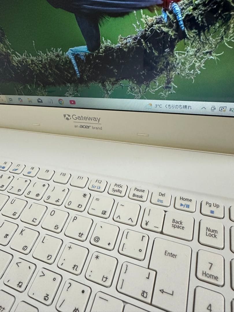 acer gatewayNE574 s N16Q2 人気の白　惜しい￼ジャンク￼