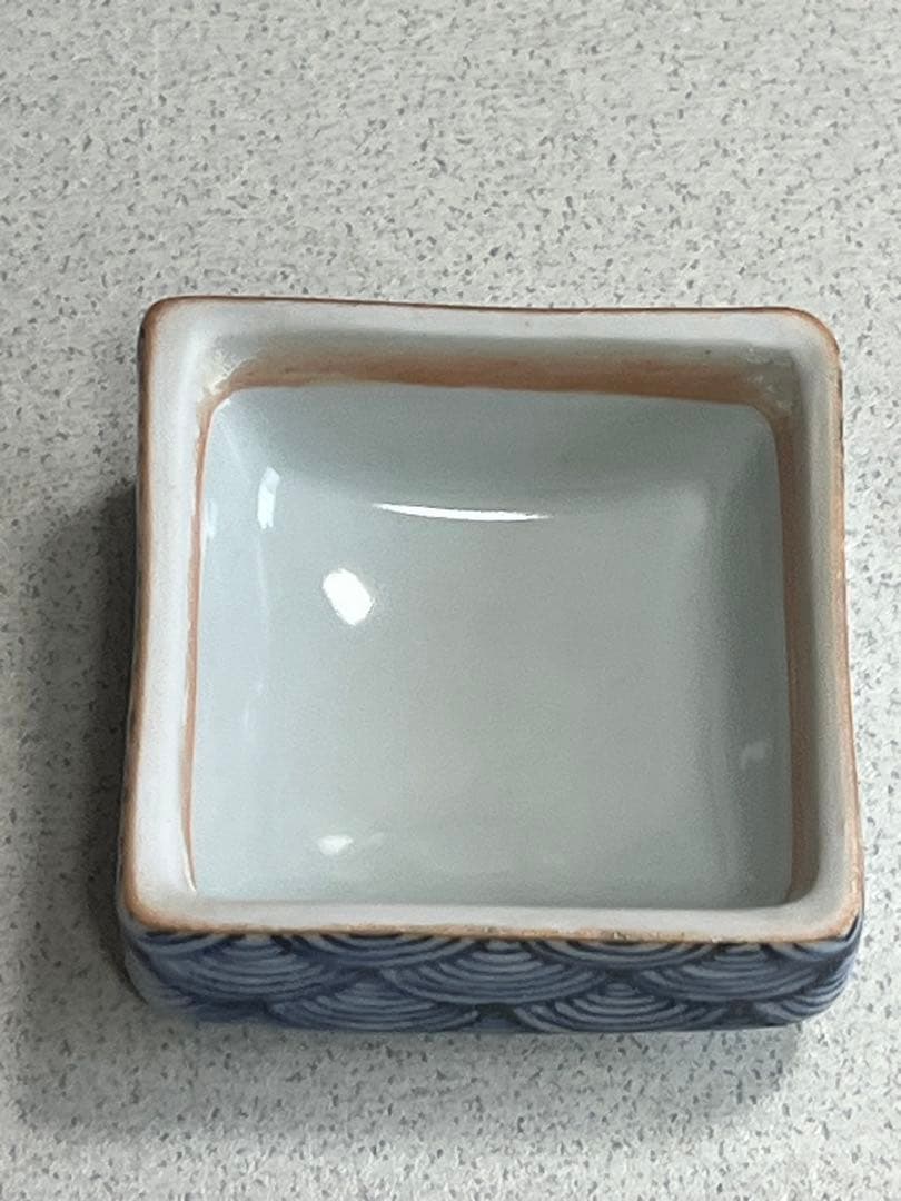 香合　染付　兎絵　吹墨