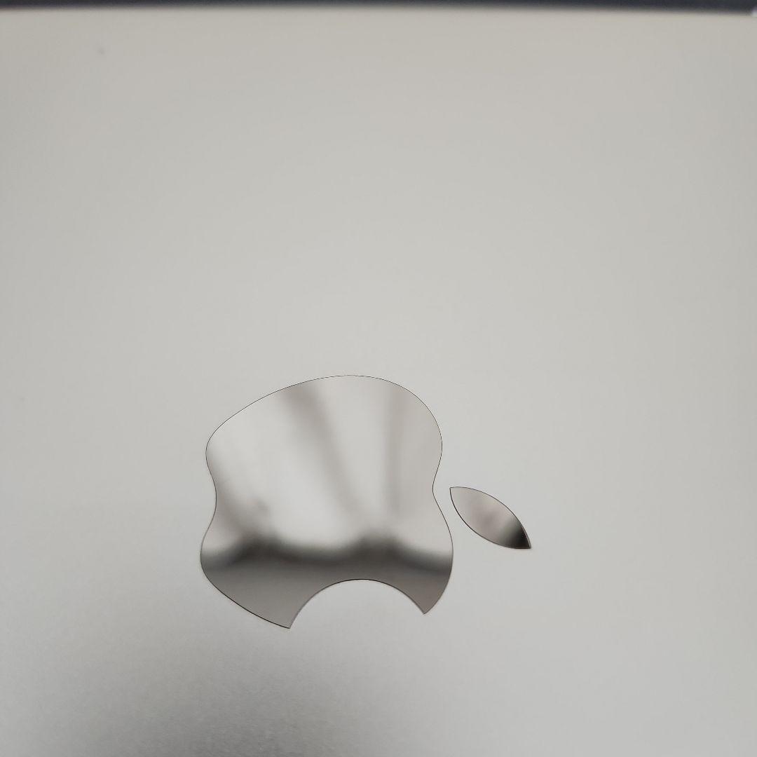 iPad 5世代　ケース、ケーブル付き