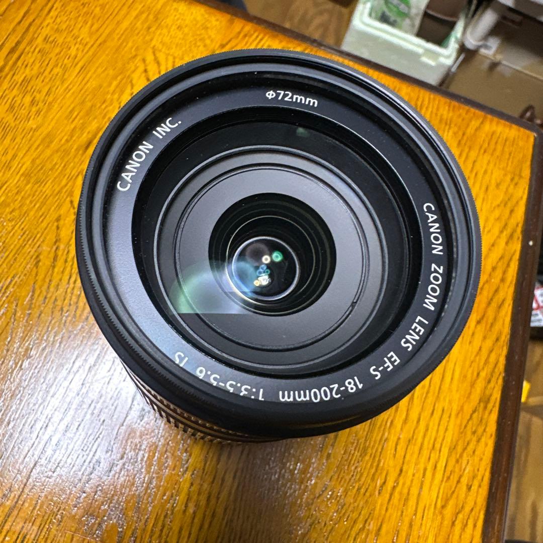 Canon EF-S 18-200mm ズームレンズ
