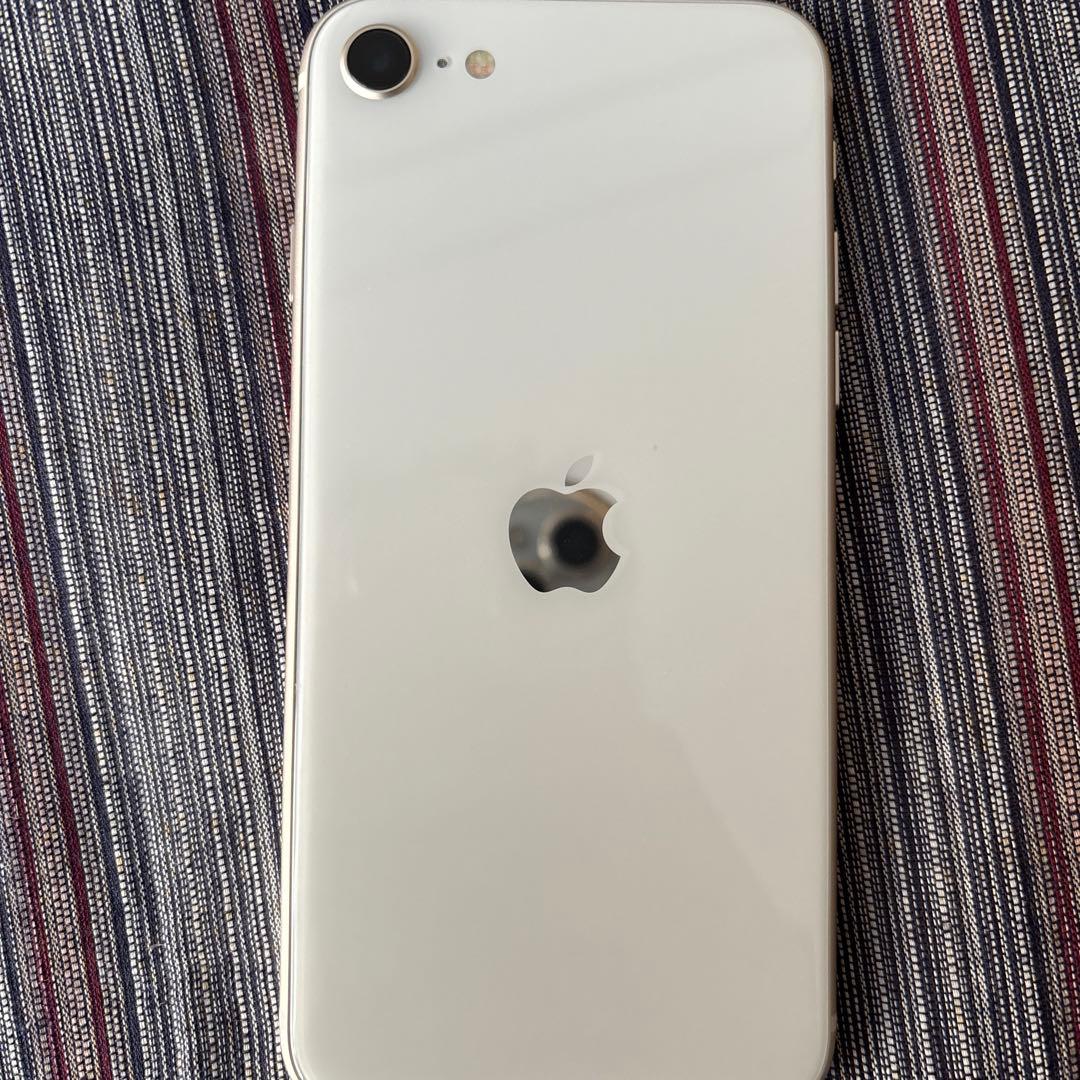 Apple iPhone SE第三世代　ホワイト 本体