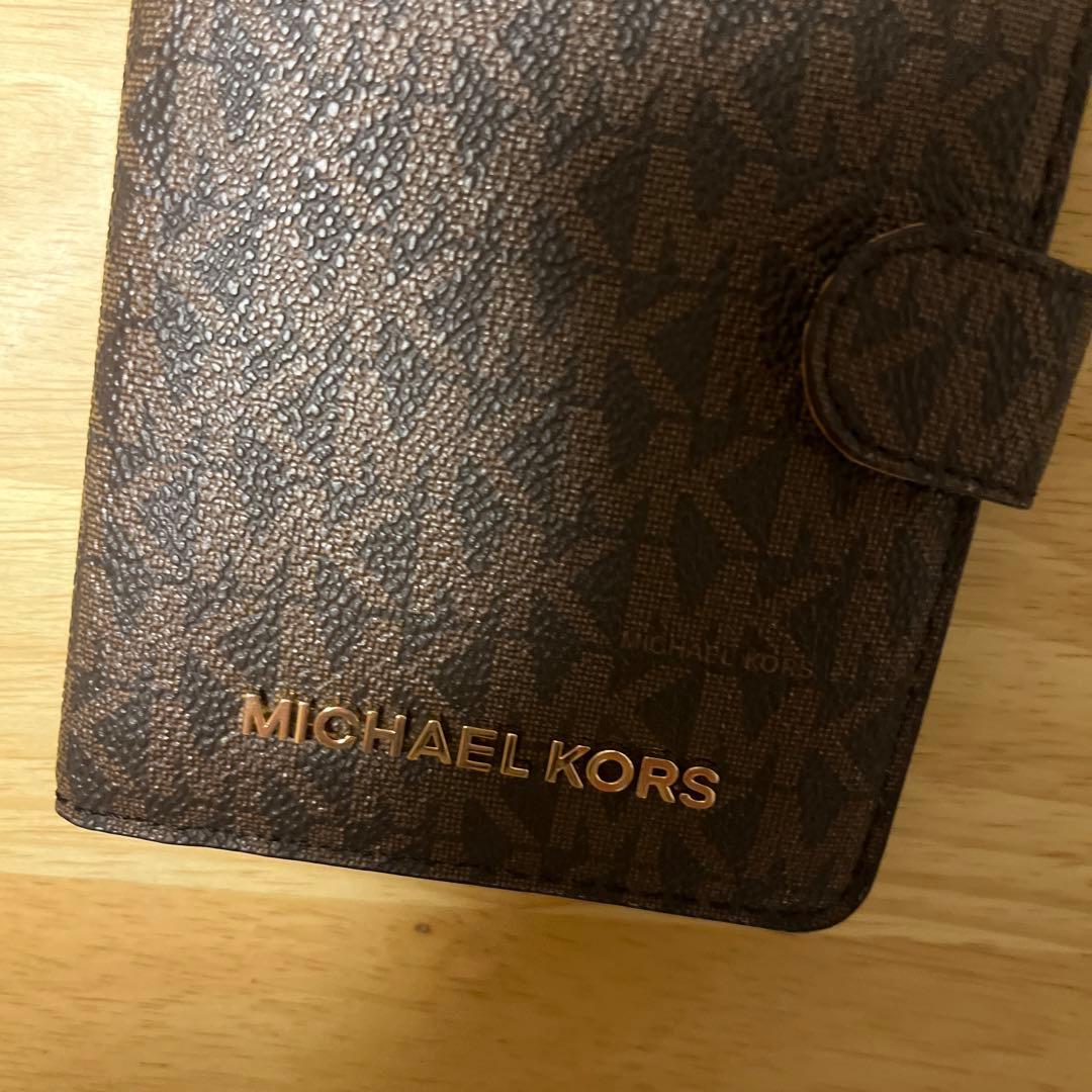 MICHAEL KORS パスポートケース ブラウン