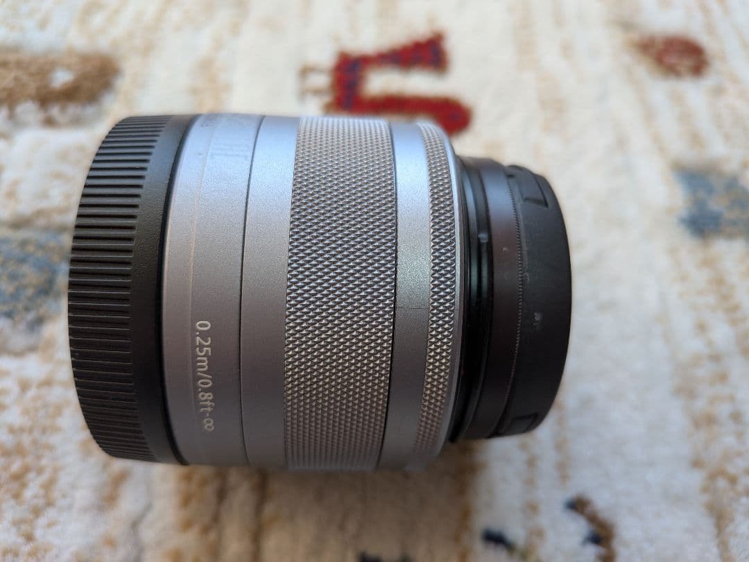 Canon　EOS M100 ホワイト　レンズキット　ミラーレス