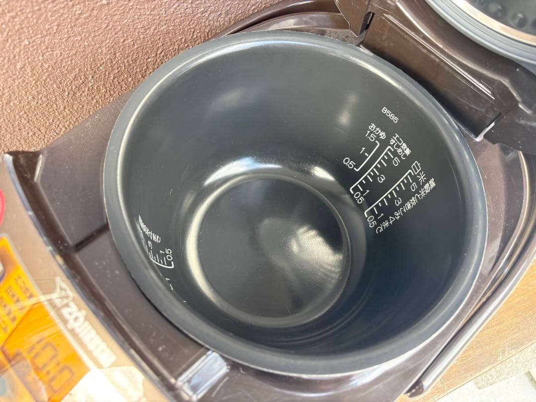 ZOJIRUSHI 炊飯器 NW-VC10 ブラウン 2023年製