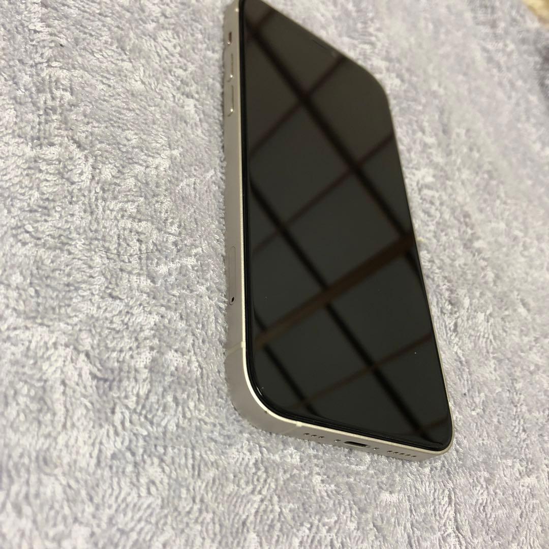 アップル　アイフォーン　iPhone12 128GB ホワイト　美品　小傷のみ