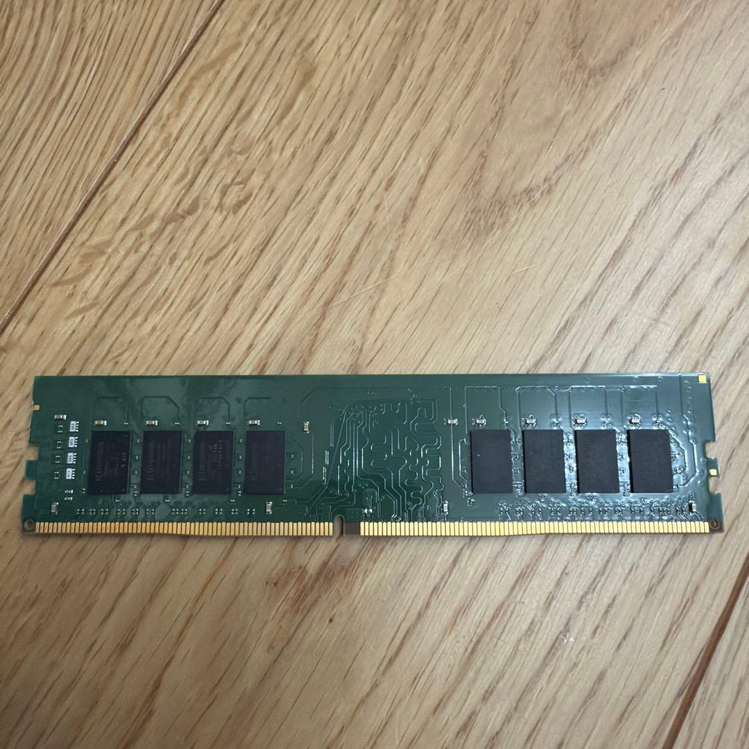 KVR24N17D8/16 DDR4 PC4-19200 16GBメモリー