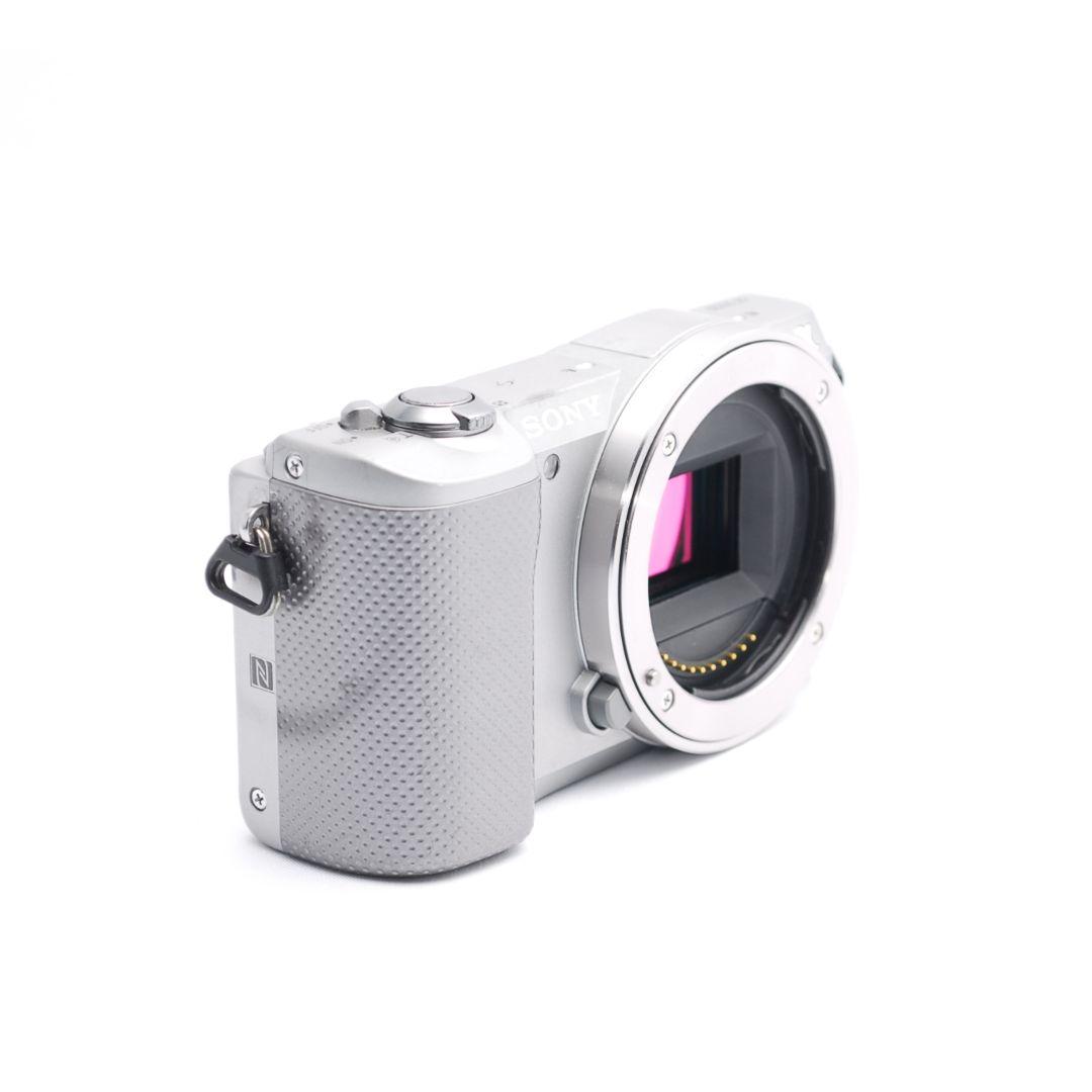 即購入1000円OFF SONY α5000 手ブレ補正搭載 レンズキット 銀色