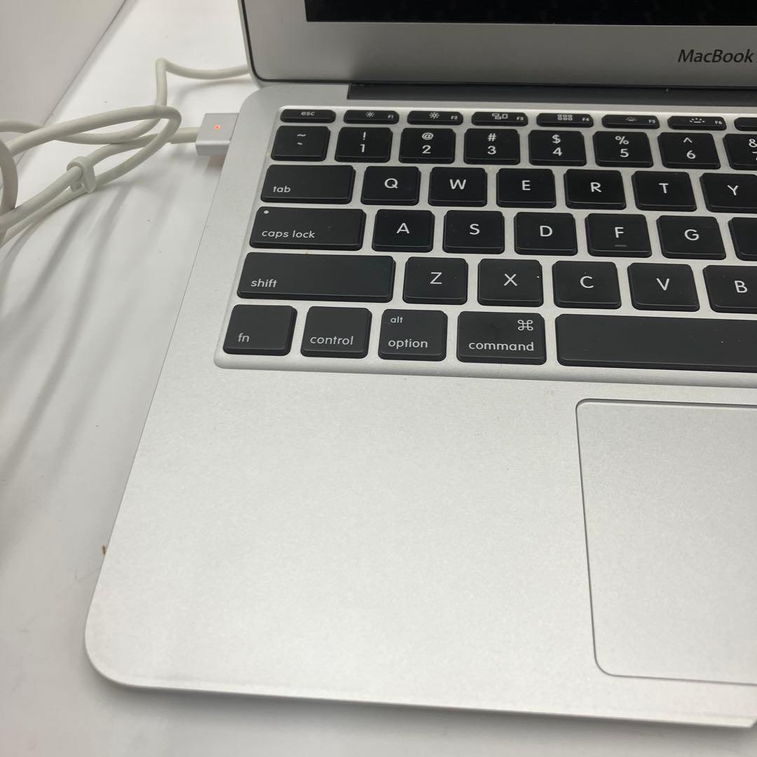 MacBook Air 11インチ A1465 ジャンク品 起動不可