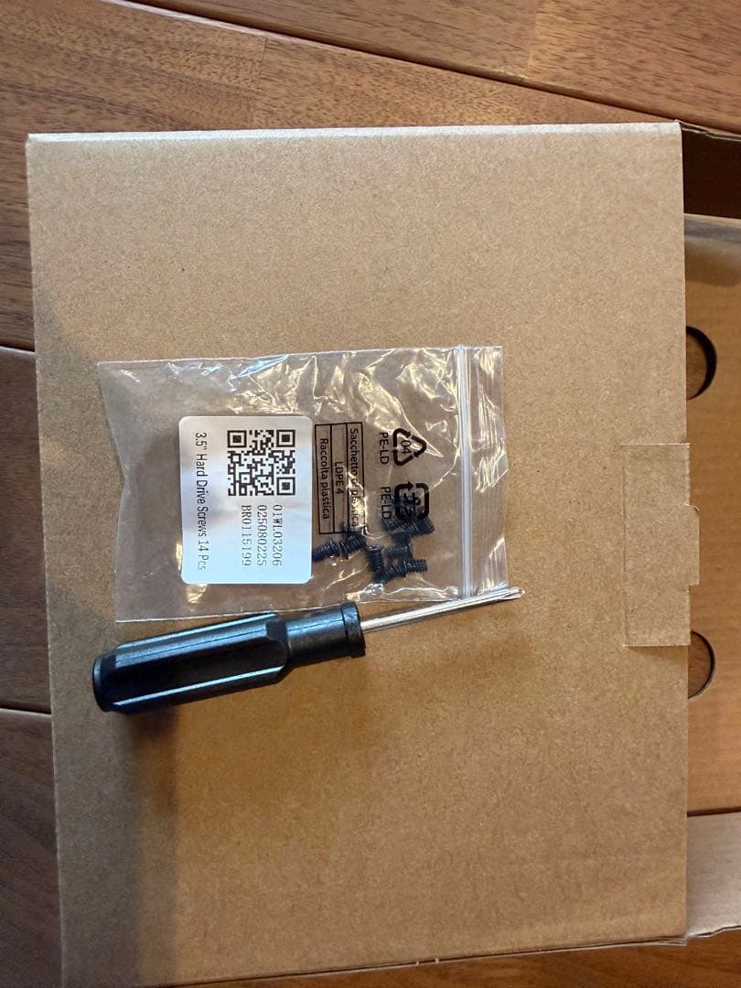 UGREEN NASync DH2300 HDD 4TB 2個　8TBセット