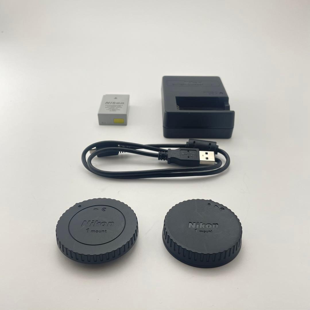 【極上美品・返品保証】Nikon1 J5シルバー 標準レンズキット